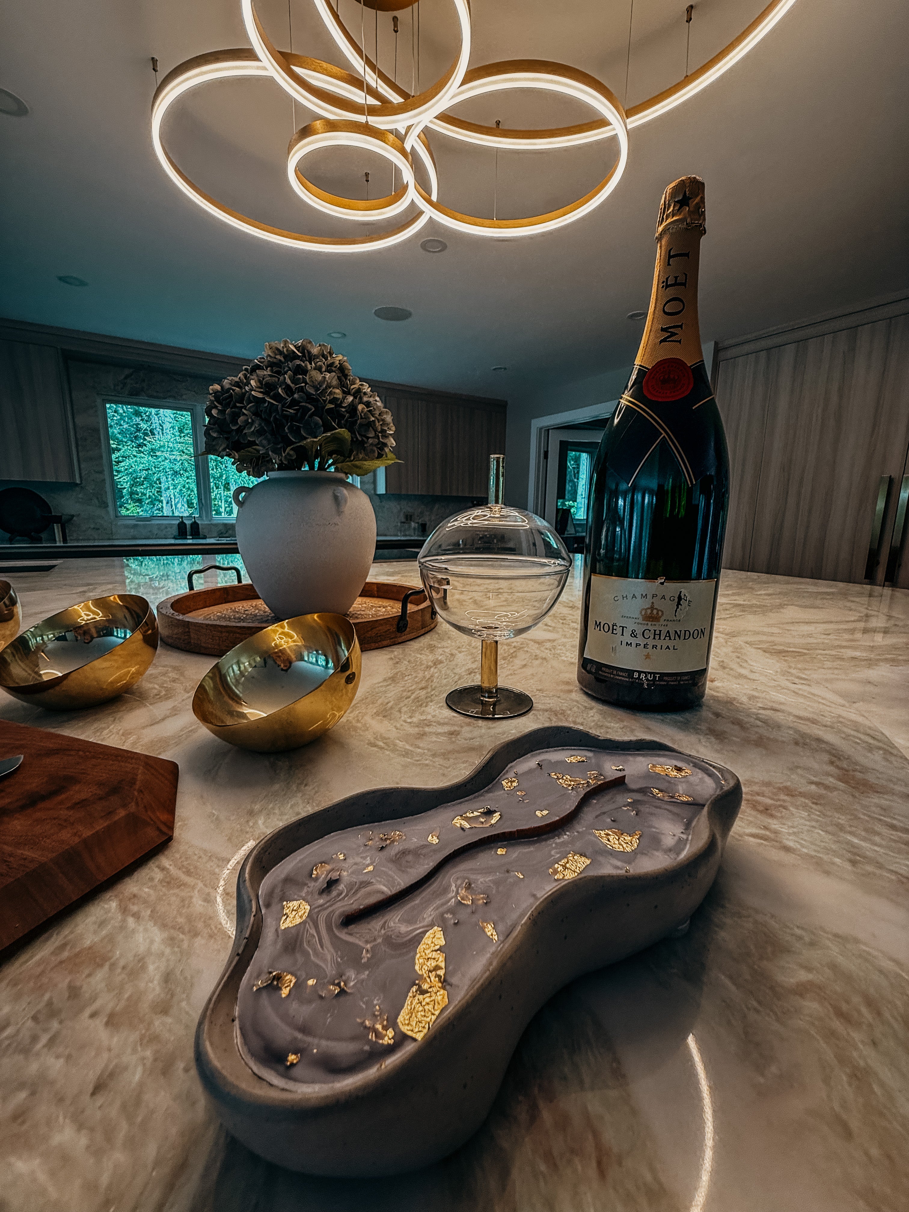 Black & Gold Irregular Long Woodwick Ceramic Candle