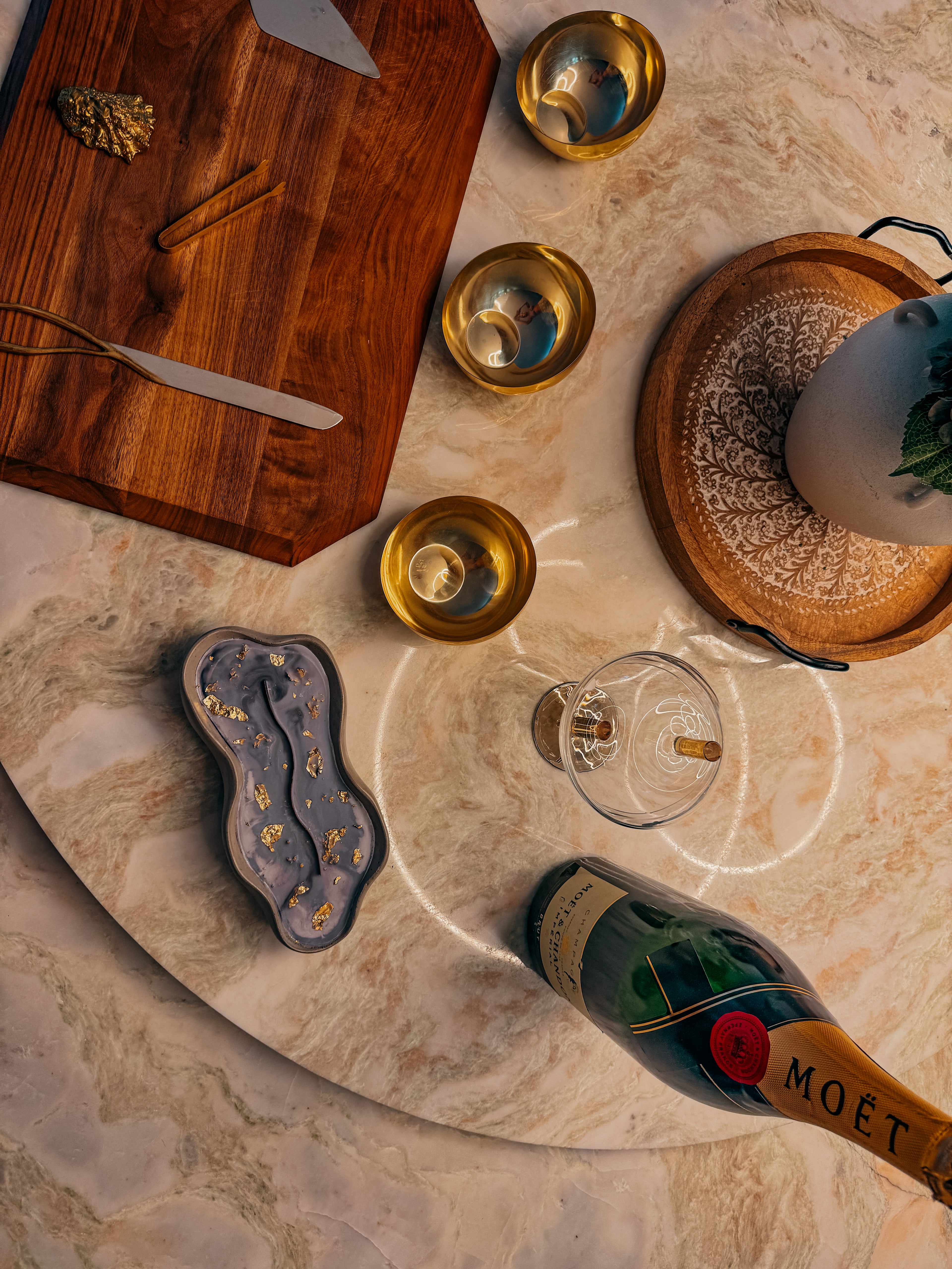 Black & Gold Irregular Long Woodwick Ceramic Candle